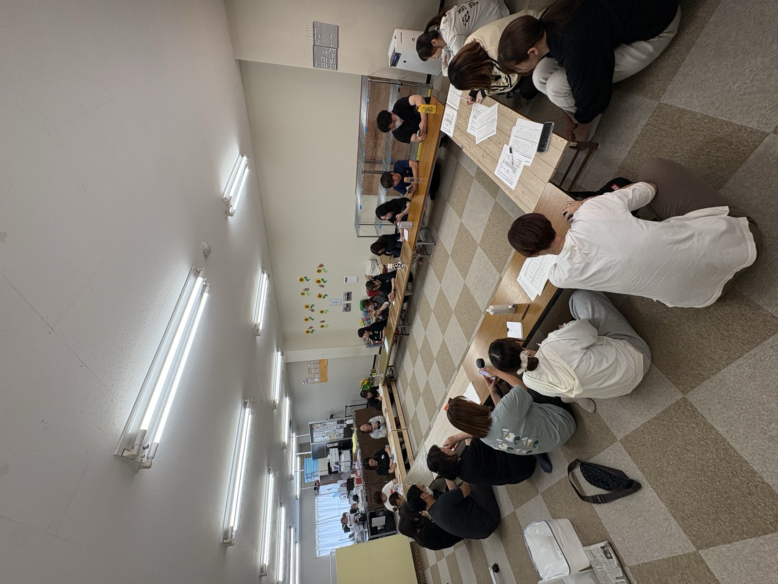 社内研修と交流の様子